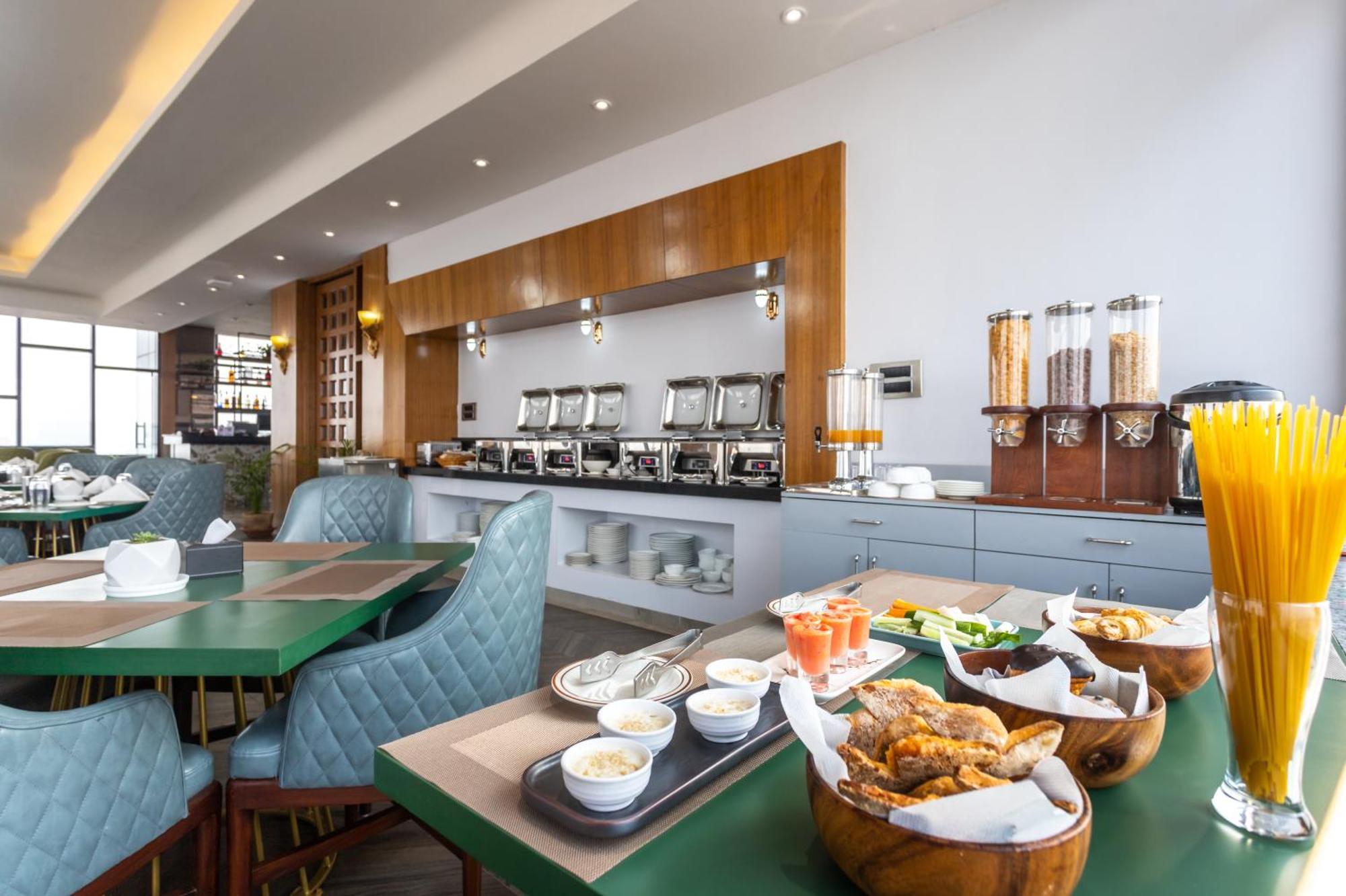 De Crown Inn Jogikuti 外观 照片